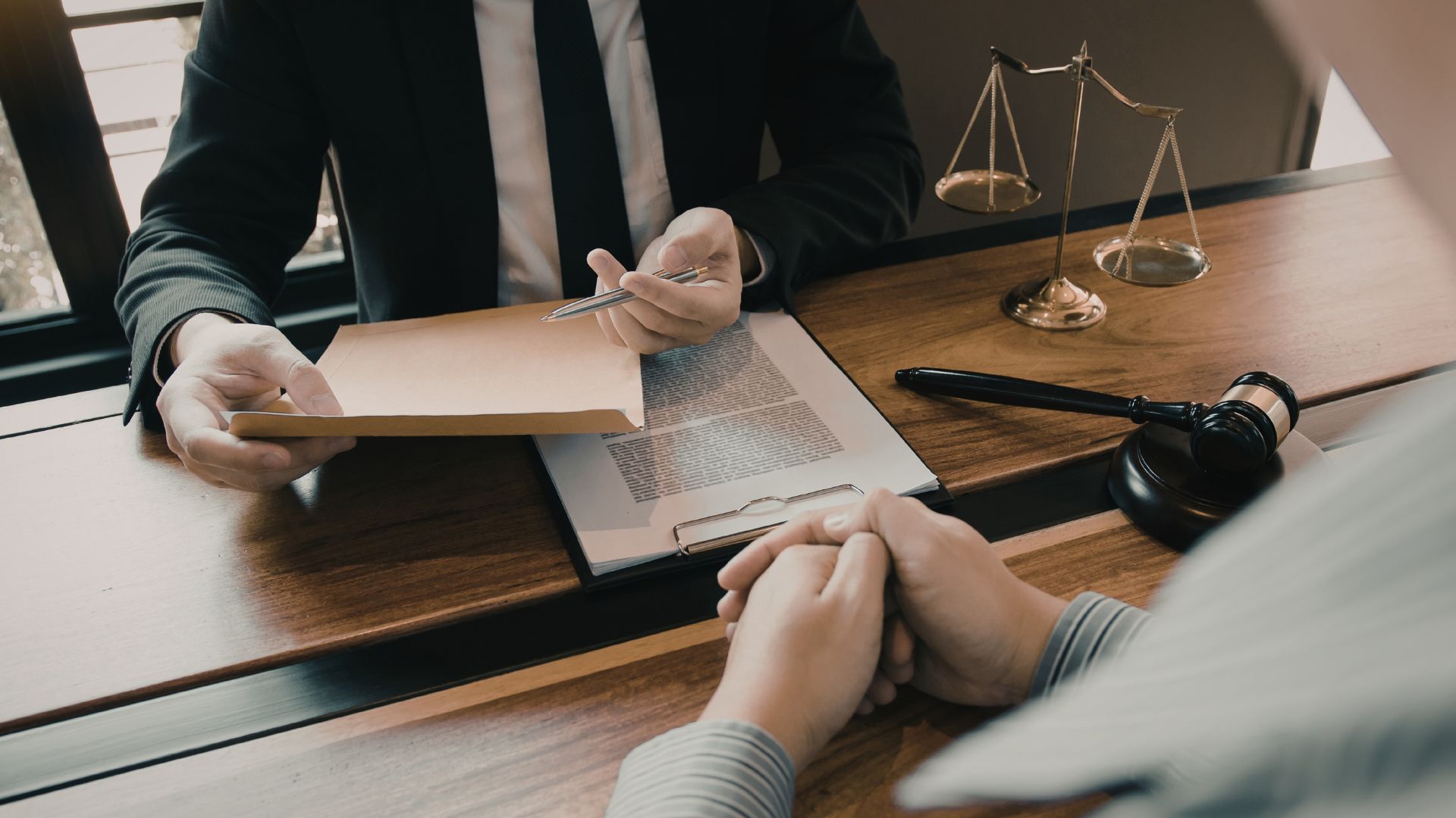 How Evans Litigation and Trial Law Helps After a Macon Truck Crash - Get a Free Case Review Near Me