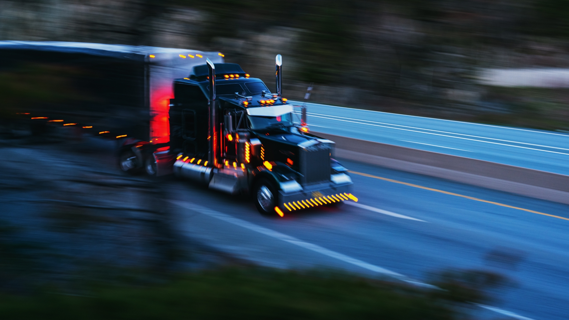 Call Our 18-Wheeler Accident Attorneys in Roswell Today