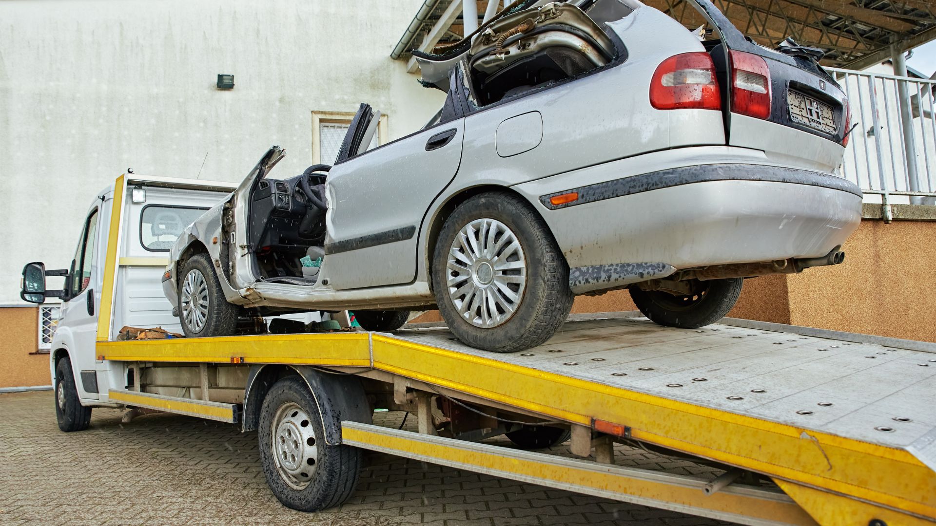 Why Hiring a Macon Truck Accident Lawyer Early Can Protect Your Claim Near Me